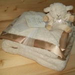 Cloud B Sherpa blanket Одеялко с игрушкой-погремушкой