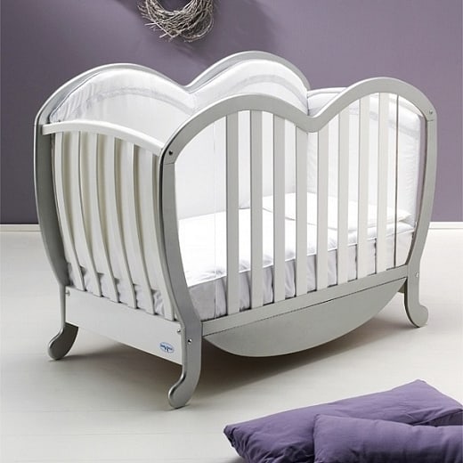  Baby Italia Victor детская кроватка на колесах с матрасом и бельем